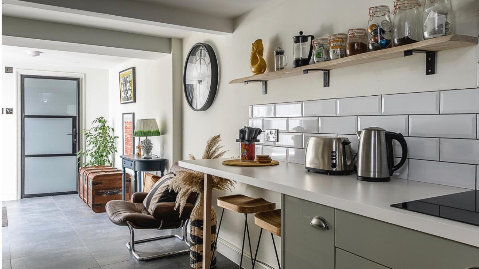 Artists Hideaway Apartment Battle Luaran gambar