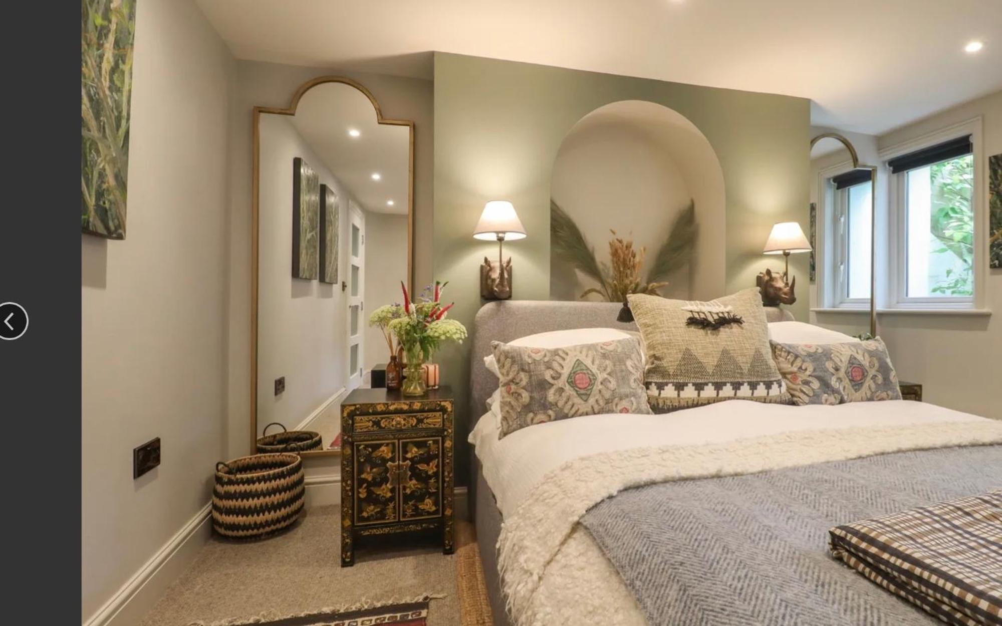 Artists Hideaway Apartment Battle Luaran gambar