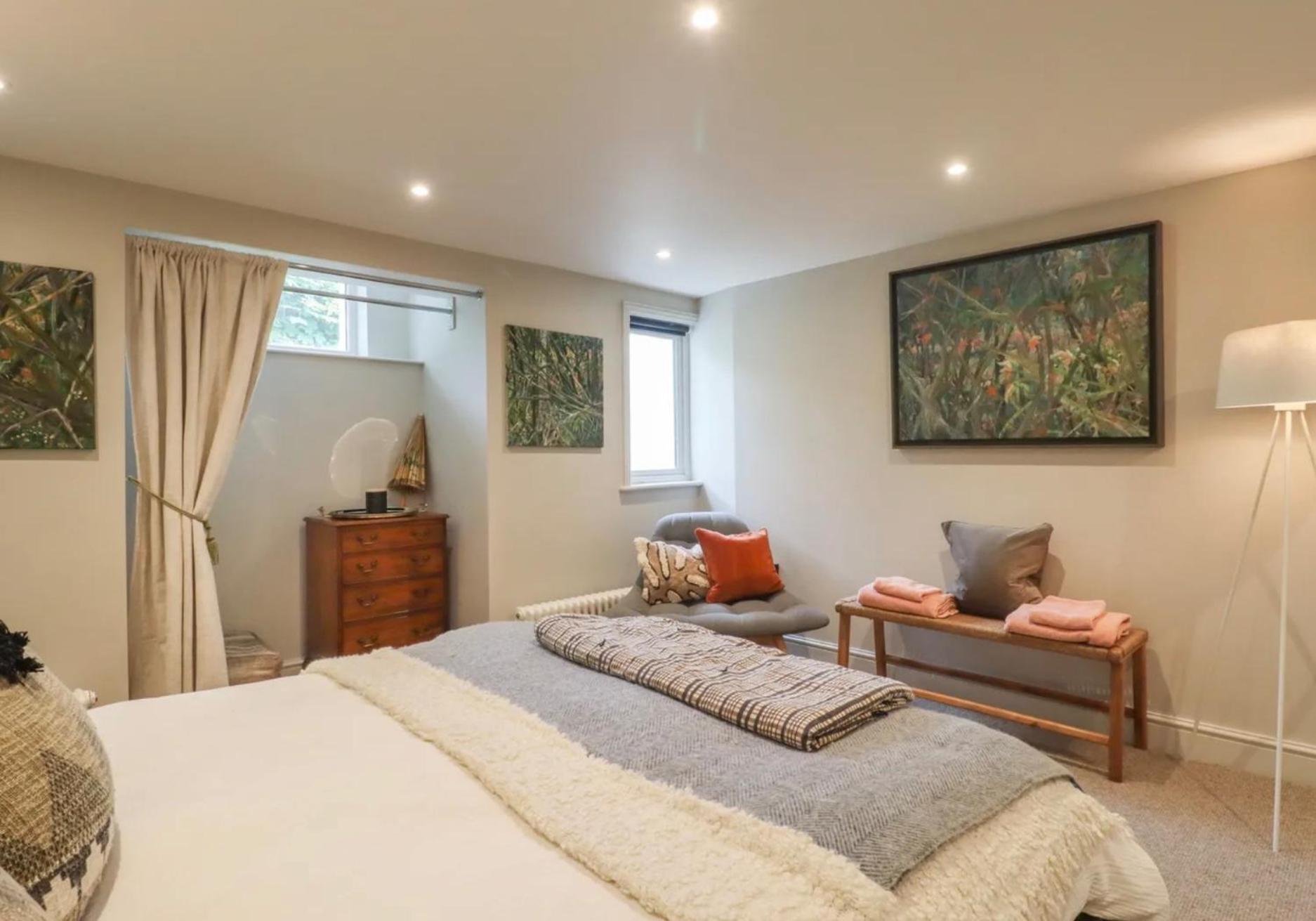 Artists Hideaway Apartment Battle Luaran gambar