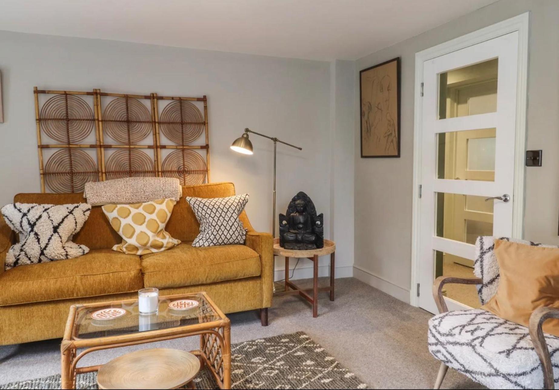 Artists Hideaway Apartment Battle Luaran gambar