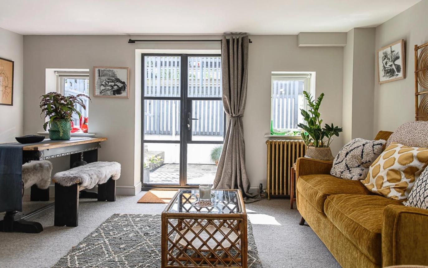Artists Hideaway Apartment Battle Luaran gambar