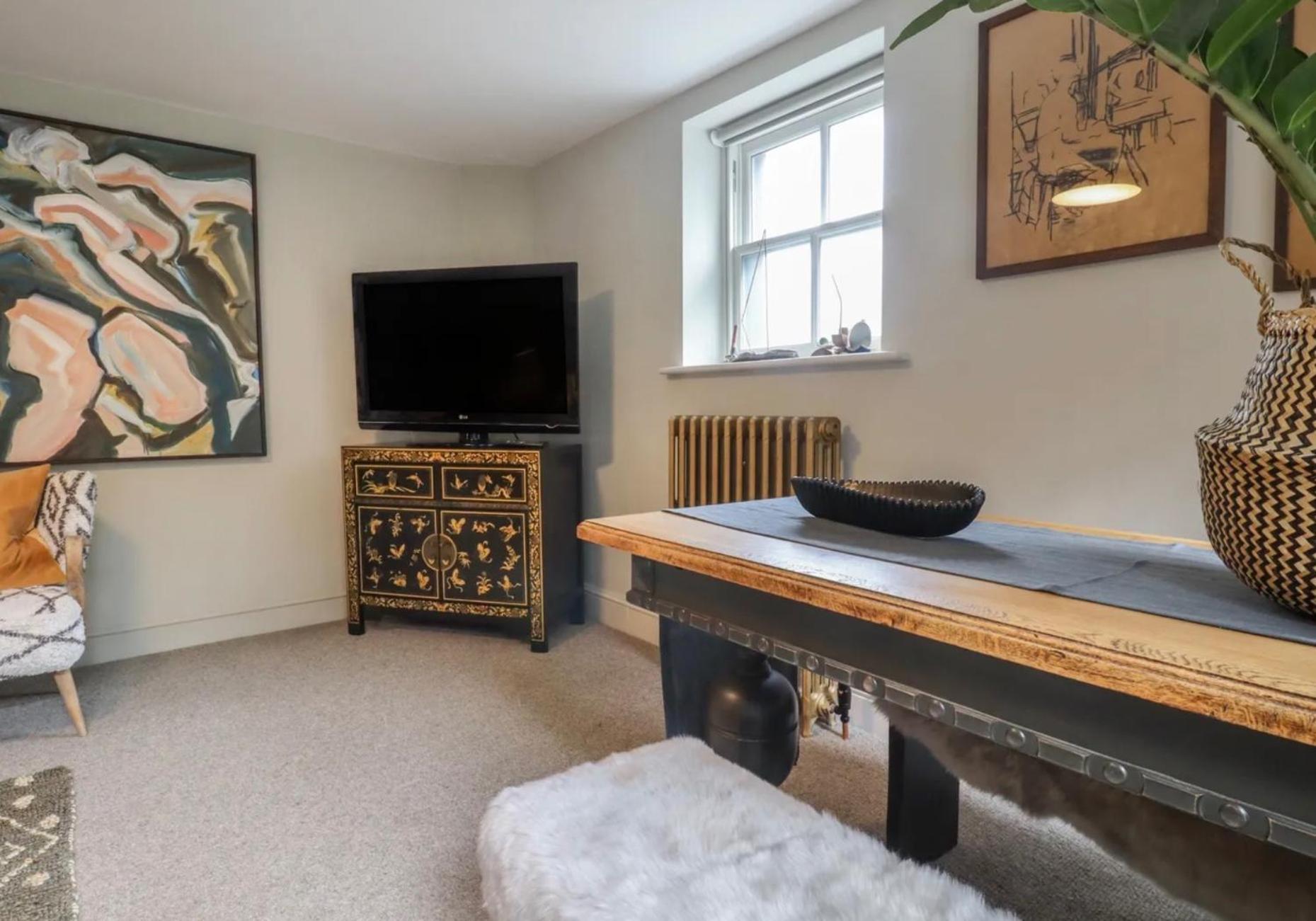 Artists Hideaway Apartment Battle Luaran gambar