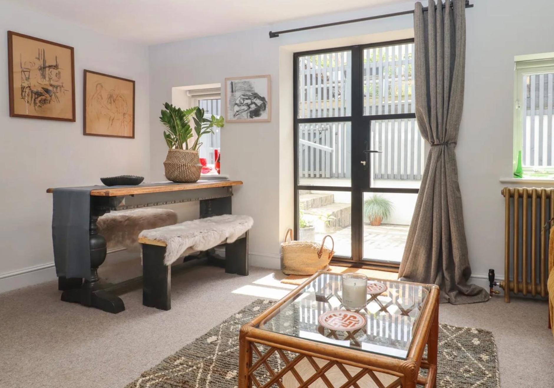 Artists Hideaway Apartment Battle Luaran gambar