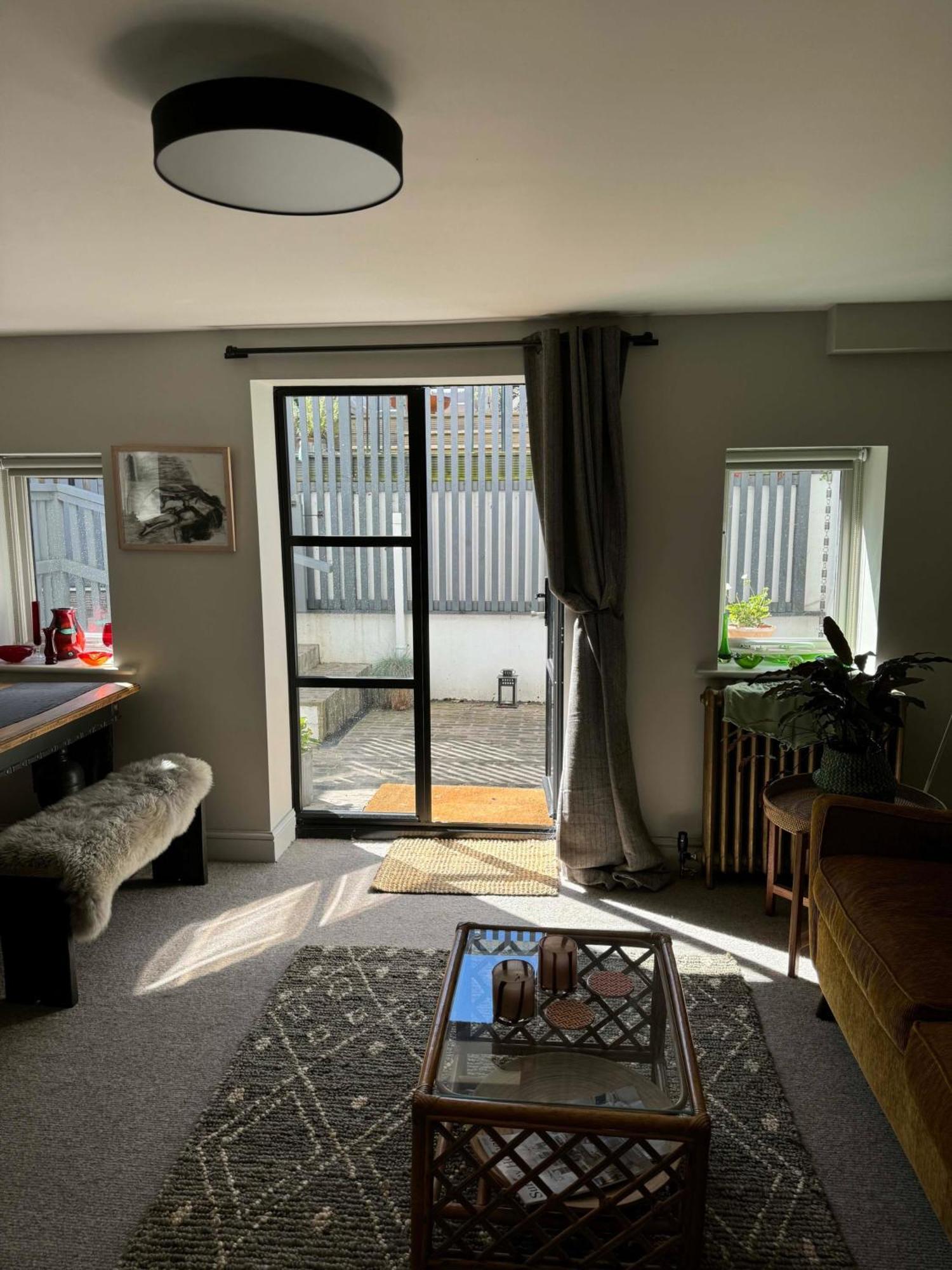 Artists Hideaway Apartment Battle Luaran gambar